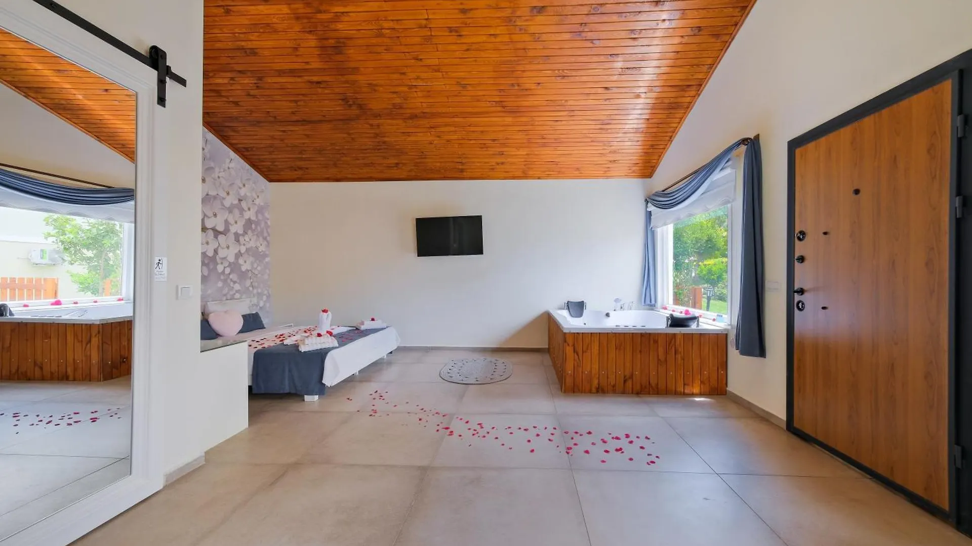Larimar Suite Hotel Oludeniz 2*,